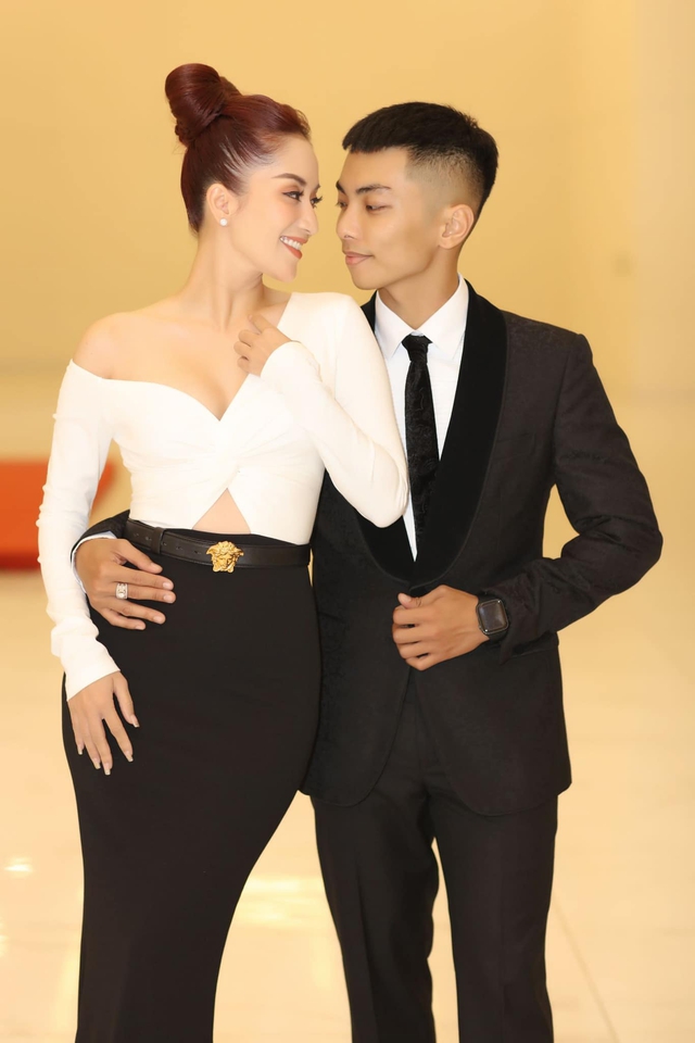 Phan Hiển: "T&ocirc;i v&agrave; Kh&aacute;nh Thi nhiều lần chia tay. Đ&ocirc;i khi c&oacute; người vợ qu&aacute; giỏi cũng mệt" - Ảnh 2.