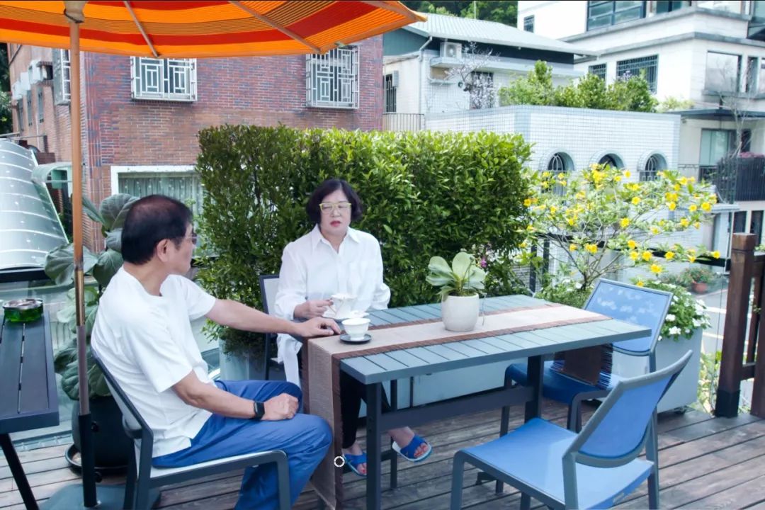 Con cái ra riêng, cặp vợ chồng trung niên bỏ 35 tỷ cải tạo nhà thành viện dưỡng lão tại gia cho chính mình- Ảnh 4.