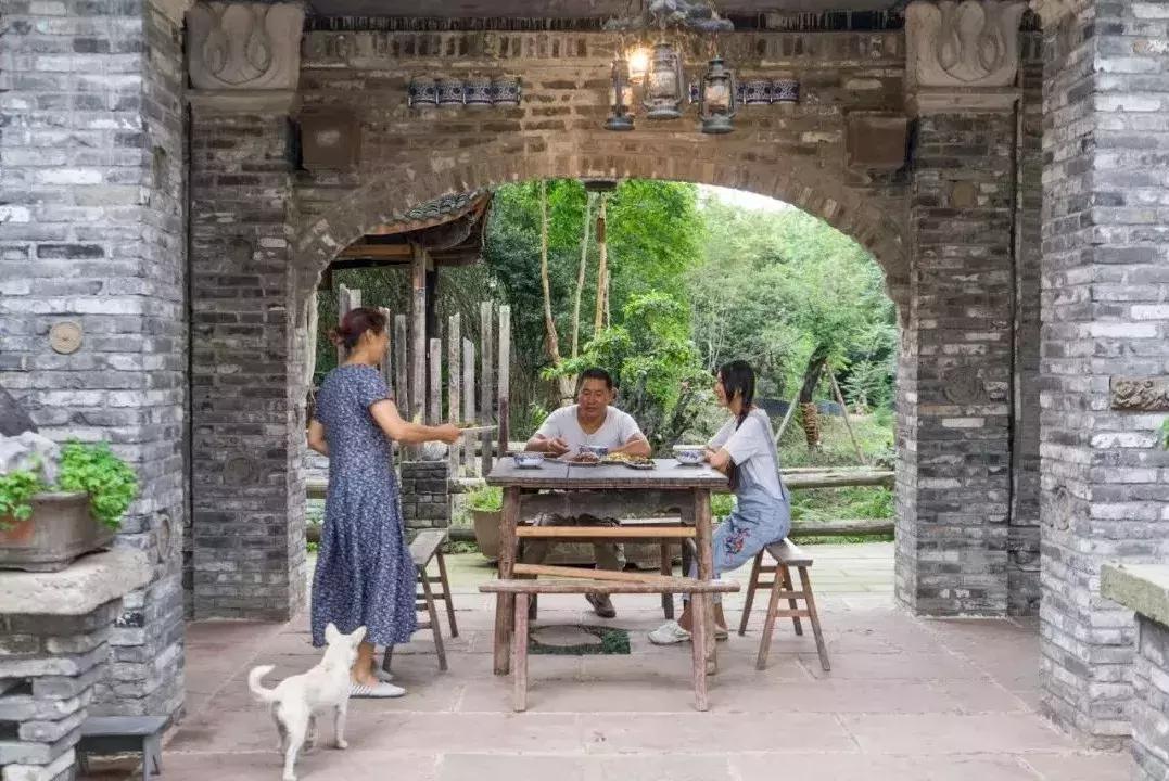 Rời trung tâm thành phố, sống nhà vườn ở ngoại ô: Câu chuyện của 3 gia đình và bài toán tiết kiệm tiền khiến nhiều người giật mình- Ảnh 6.