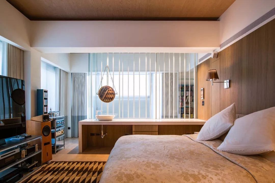 Con cái ra riêng, cặp vợ chồng trung niên bỏ 35 tỷ cải tạo nhà thành viện dưỡng lão tại gia cho chính mình- Ảnh 19.