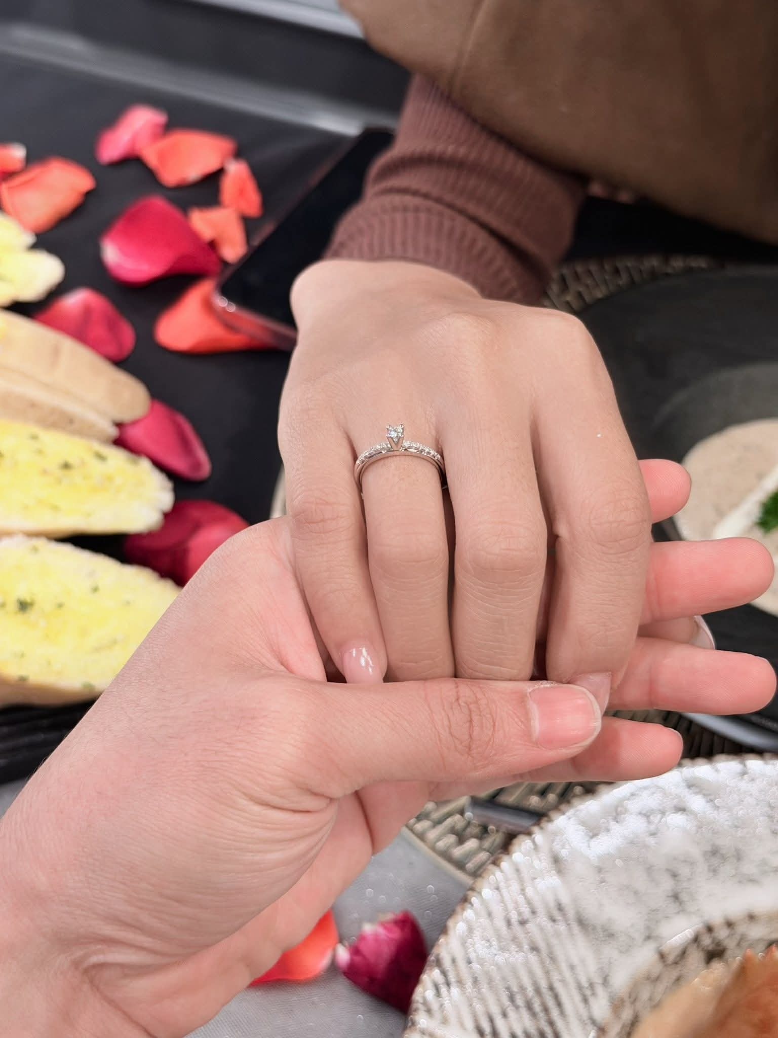 Hotgirl bắn cung &Aacute;nh Nguyệt tung bộ ảnh cưới ngọt ng&agrave;o b&ecirc;n tay vợt cầu l&ocirc;ng L&ecirc; Đức Ph&aacute;t, "happy ending" cho chuyện t&igrave;nh Olympic - Ảnh 4.