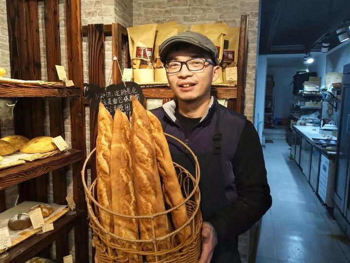 Thạc sĩ y khoa b&aacute;n b&aacute;nh m&igrave;: H&agrave;nh tr&igrave;nh theo đuổi đam m&ecirc; kh&ocirc;ng hối hận - Ảnh 2.