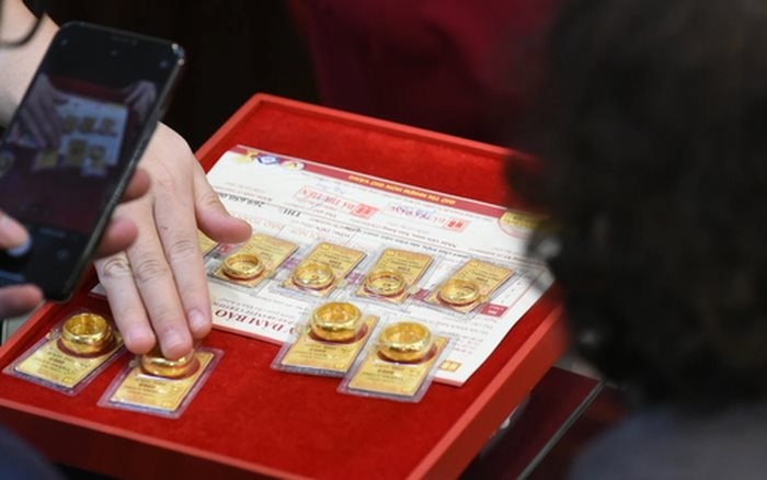 Gi&aacute; v&agrave;ng đột ngột lập đỉnh chưa từng c&oacute; ở Việt Nam sau một tuy&ecirc;n bố của Tổng thống Trump