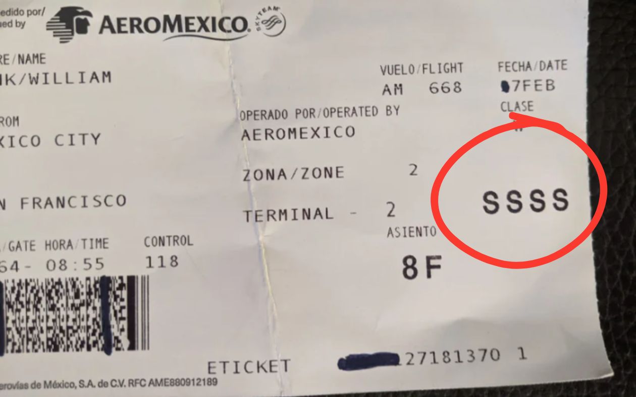 K&yacute; hiệu "SSSS" đ&aacute;ng sợ tr&ecirc;n thẻ l&ecirc;n m&aacute;y bay: V&igrave; sao kh&ocirc;ng ai mong muốn nh&igrave;n thấy d&ograve;ng chữ n&agrave;y?- Ảnh 1.