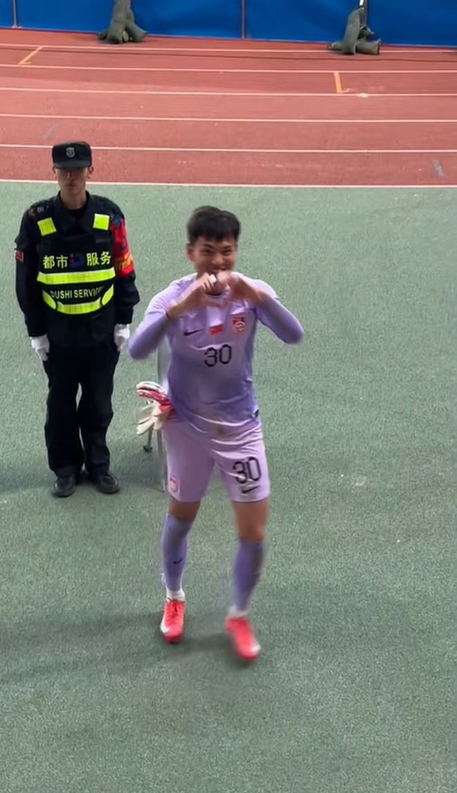 Cả Trung Quốc si m&ecirc; chuyện t&igrave;nh của thủ m&ocirc;n Li Hao v&agrave; bạn g&aacute;i "bạch nguyệt quang": 1000 điểm xứng lứa vừa đ&ocirc;i!- Ảnh 8.