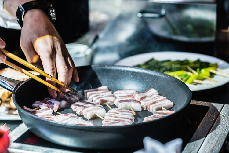 Loại chảo c&oacute; thể l&agrave;m tăng gấp 3 lần nguy cơ gan nhiễm mỡ, thậm ch&iacute; g&acirc;y ung như, người Việt d&ugrave;ng cực nhiều- Ảnh 1.