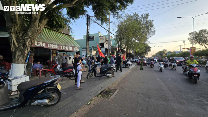 Hai kẻ d&ugrave;ng s&uacute;ng cướp ng&acirc;n h&agrave;ng Vietcombank ở Gia Lai bị truy bắt - Ảnh 1.