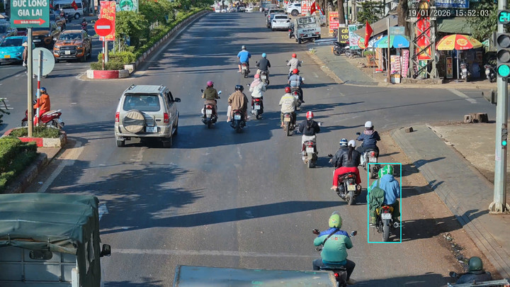 Hai kẻ d&ugrave;ng s&uacute;ng cướp ng&acirc;n h&agrave;ng Vietcombank ở Gia Lai bị truy bắt - Ảnh 5.