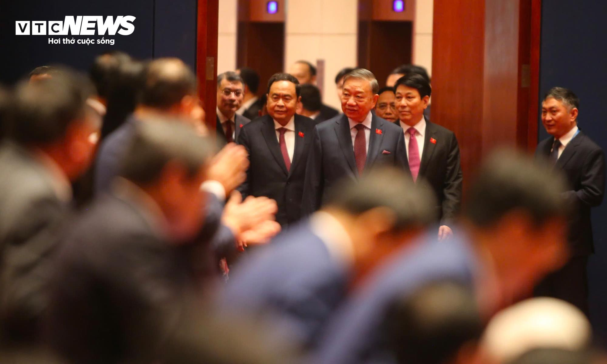 Đại hội XIV của Đảng bầu Đoàn Chủ tịch gồm 16 ủy viên Bộ Chính trị - Ảnh 1.