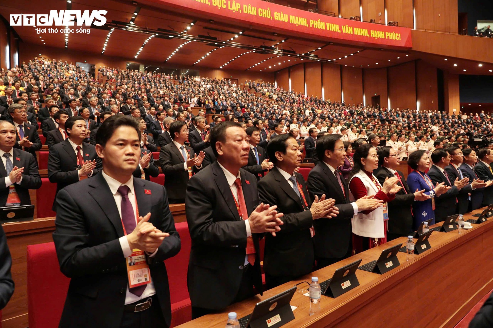 Đại hội XIV của Đảng bầu Đoàn Chủ tịch gồm 16 ủy viên Bộ Chính trị - Ảnh 2.