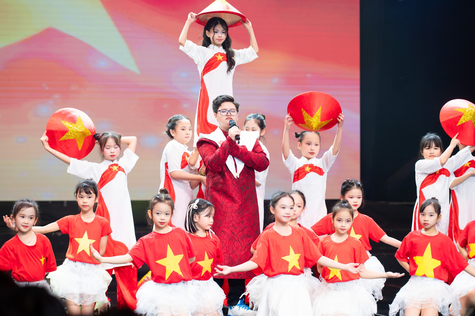 Nhiều tài năng nhí được vinh danh tại Vietnam Iconic Awards 2026- Ảnh 3.