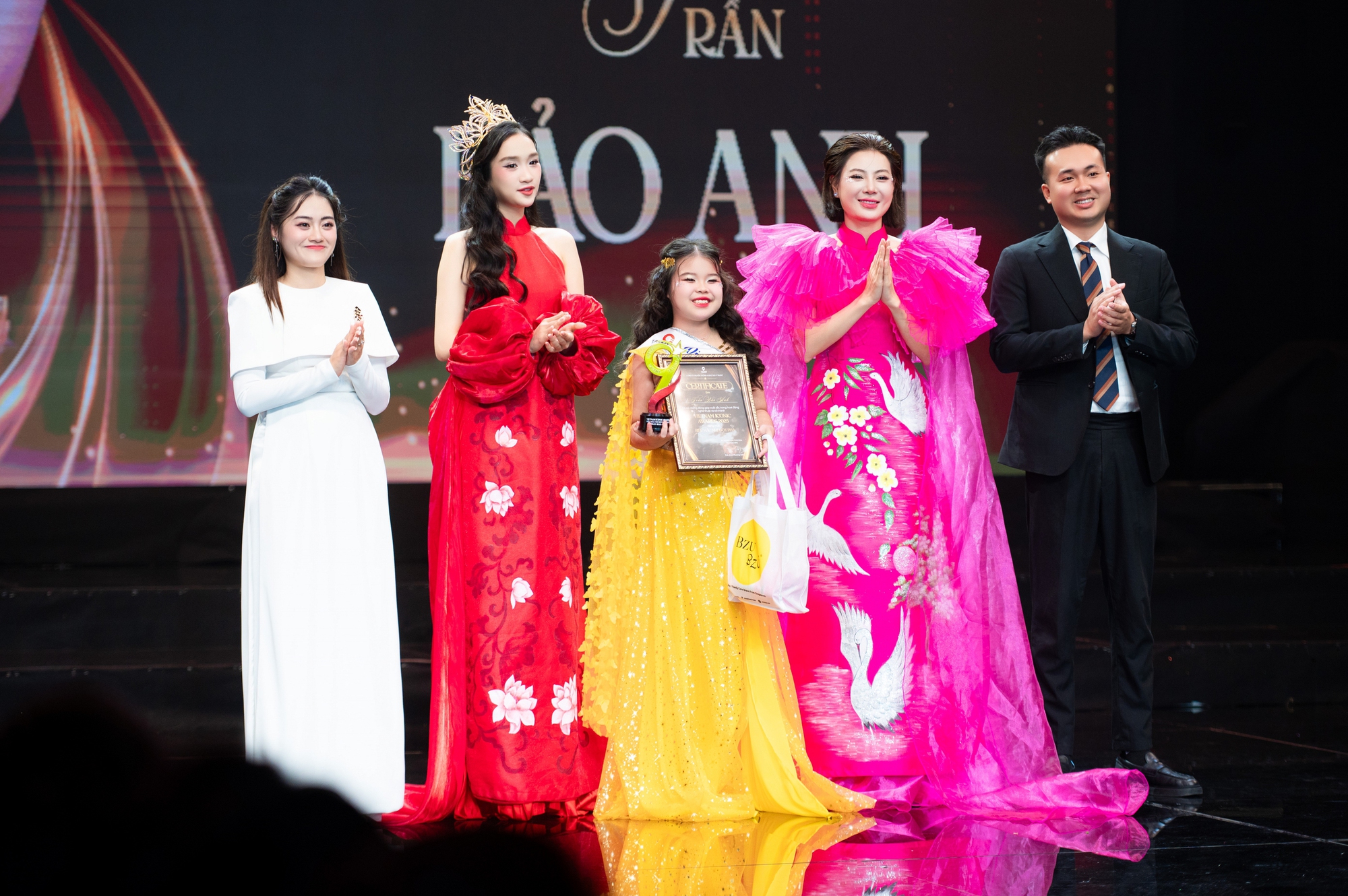 Nhiều tài năng nhí được vinh danh tại Vietnam Iconic Awards 2026- Ảnh 4.