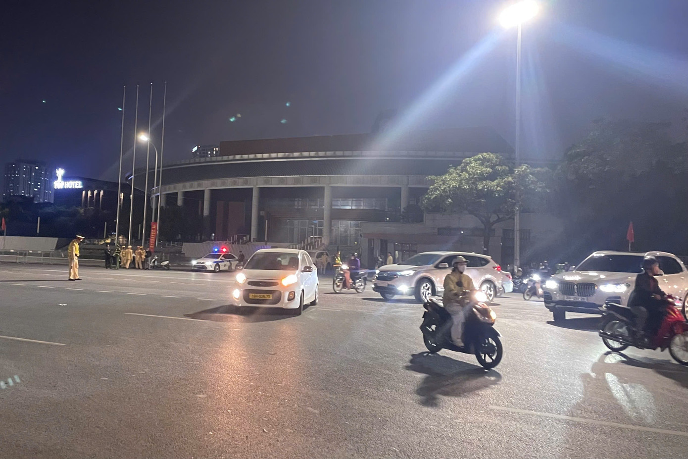 Sơ duyệt m&agrave;n ph&aacute;o hoa nghệ thuật lớn tại H&agrave; Nội ch&agrave;o mừng Đại hội Đảng XIV - Ảnh 6.