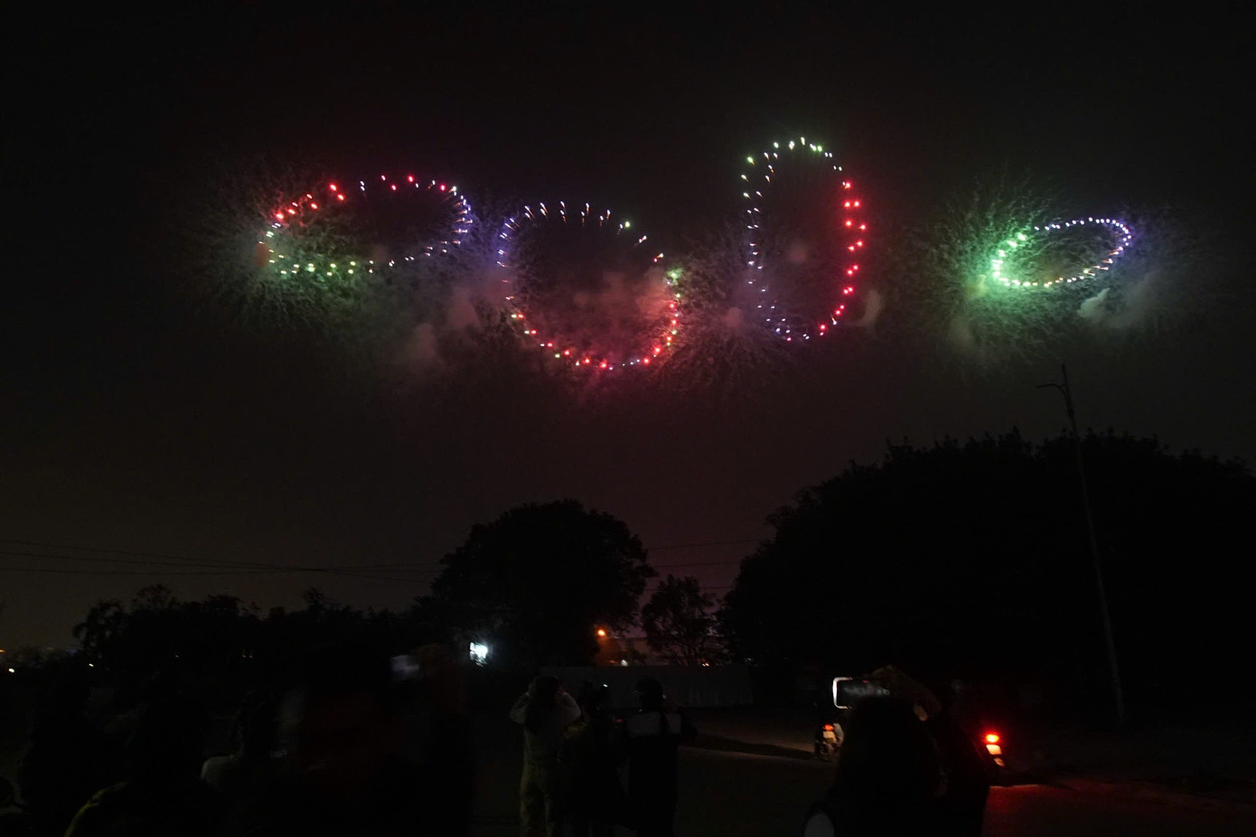 Sơ duyệt m&agrave;n ph&aacute;o hoa nghệ thuật lớn tại H&agrave; Nội ch&agrave;o mừng Đại hội Đảng XIV - Ảnh 3.