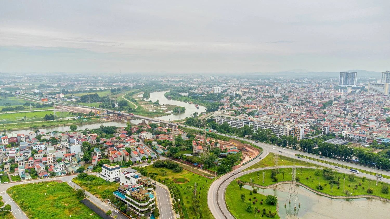 Quy m&ocirc; kinh tế vượt 20 tỷ USD, tỉnh n&agrave;y muốn l&ecirc;n TP thuộc trung ương trong 4 năm nữa - Ảnh 1.