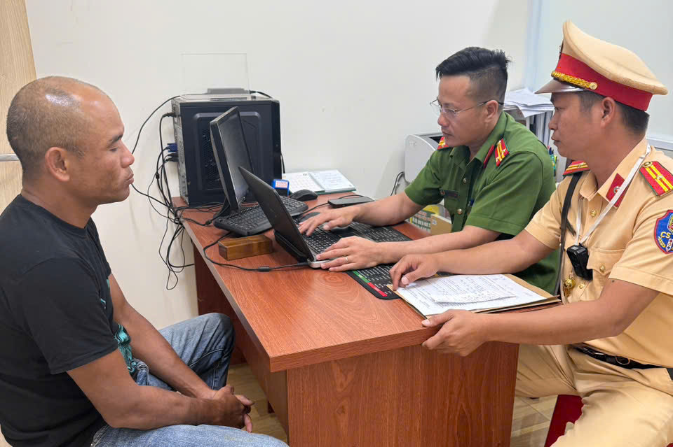 L&acirc;m Đồng: Tạm giữ người l&aacute;i xe G&acirc;y rối trật tự c&ocirc;ng cộng Sau khi nhậu - Ảnh 2.