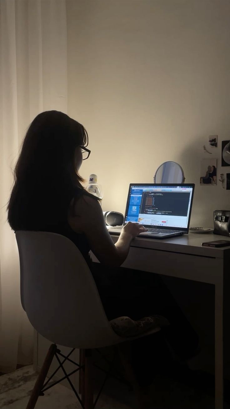 D&acirc;n văn ph&ograve;ng v&agrave; &aacute;p lực deadline: Khi c&ocirc;ng việc chiếm hết cuộc đời - Ảnh 1.