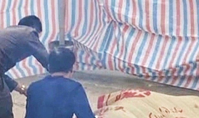 C&aacute;n bộ ngoại giao 25 tuổi tai nạn tử vong trước cửa nh&agrave;: &ldquo;Thương qu&aacute;, v&agrave;i bước ch&acirc;n nữa l&agrave; tới nh&agrave;&rdquo;- Ảnh 1.