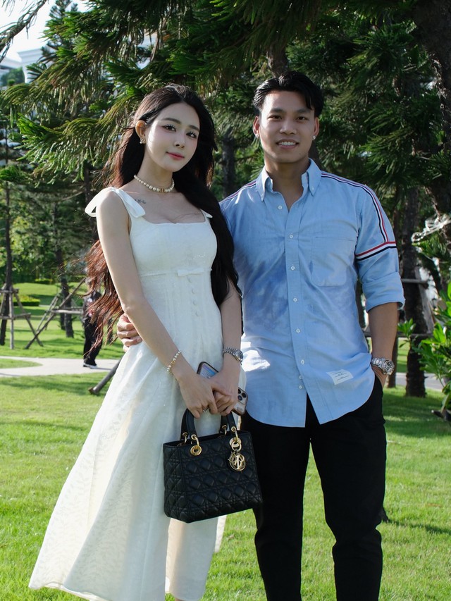 Ai bằng Văn Thanh nữa, bạn gái ốm Ai bằng Văn Thanh nữa, bạn gái ốm