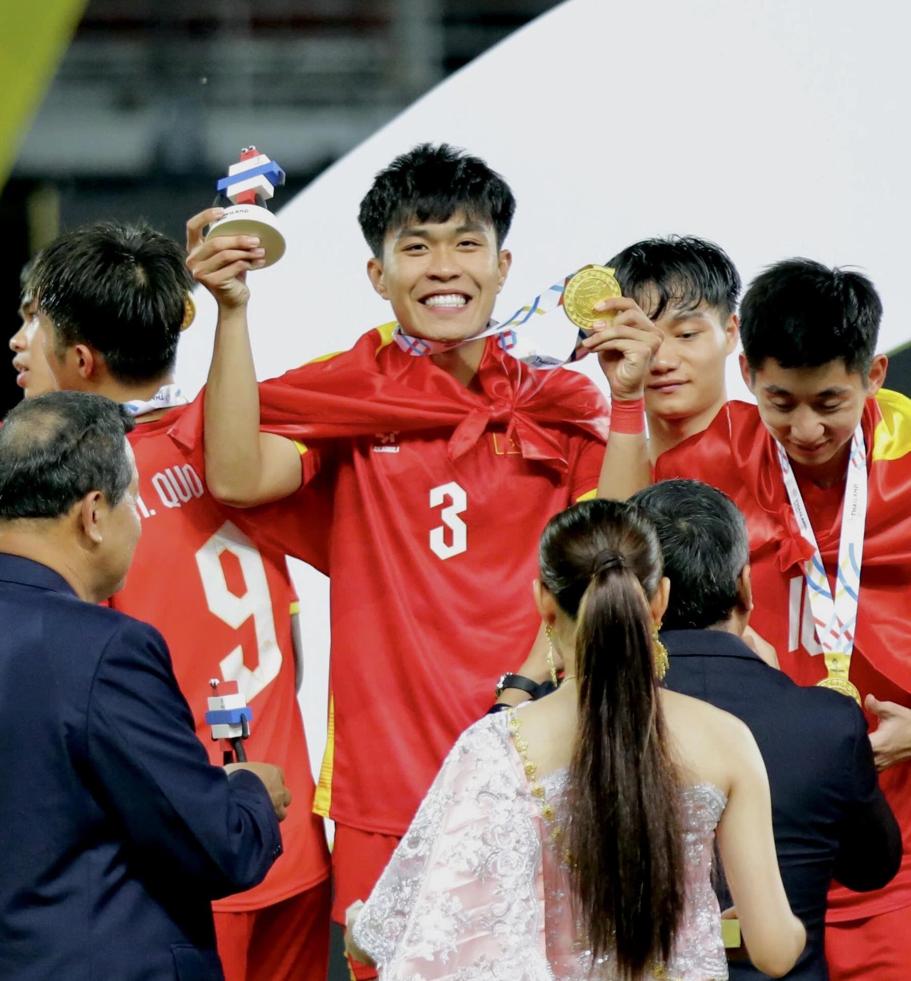 Hotgirl bắn súng Phí Thanh Thảo đón 2026 rực rỡ: Khoe hàm Đại uý, Lý Đức hứa "ra mắt", Đình Bắc tích cực "đẩy thuyền" - Ảnh 4. Hotgirl bắn súng Phí Thanh Thảo đón 2026 rực rỡ: Khoe hàm Đại uý, Lý Đức hứa "ra mắt", Đình Bắc tích cực "đẩy thuyền" - Ảnh 4.