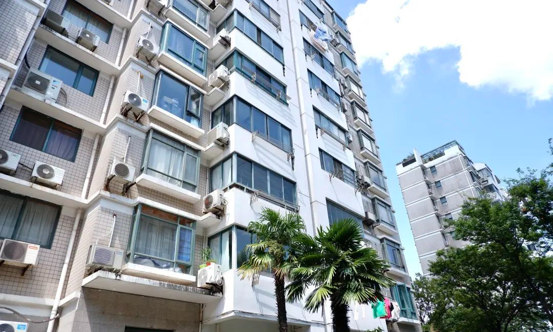 Bán căn hộ 5 tỷ về nhà cũ 1 , 8 tỷ: Đẳng cấp thật sự là gì? - Ảnh 1.