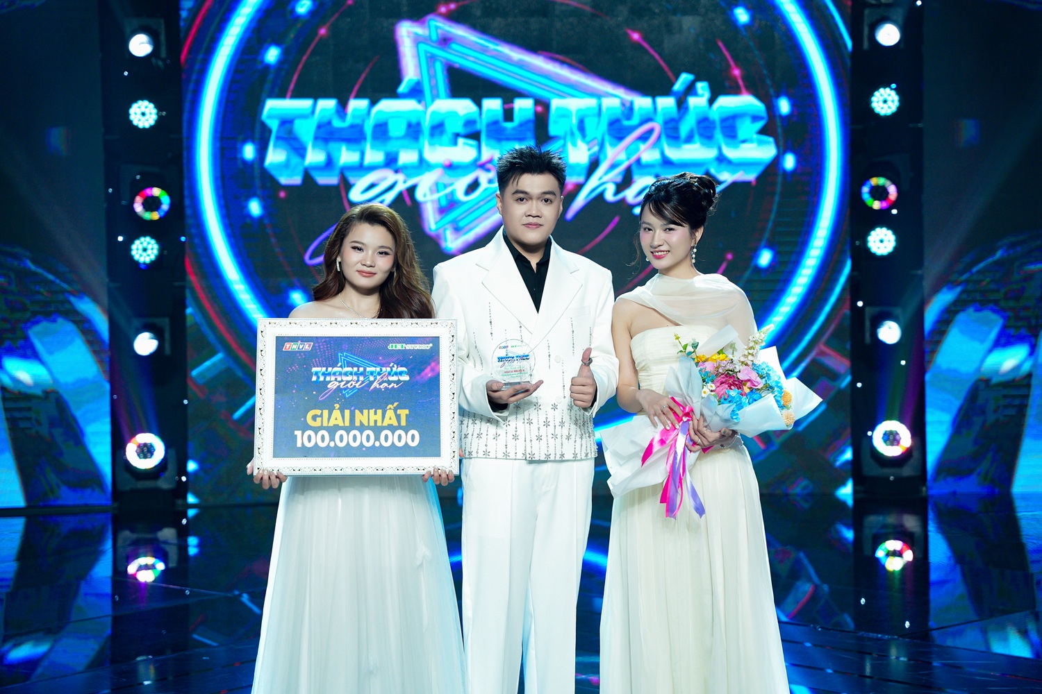 Tác giả hit "Nước hoa" đình đám kể chuyện đi chào bán ca khúc: "Tôi chờ như chờ xổ số, không ai trả lời" - Ảnh 1. Tác giả hit "Nước hoa" đình đám kể chuyện đi chào bán ca khúc: "Tôi chờ như chờ xổ số, không ai trả lời" - Ảnh 1.