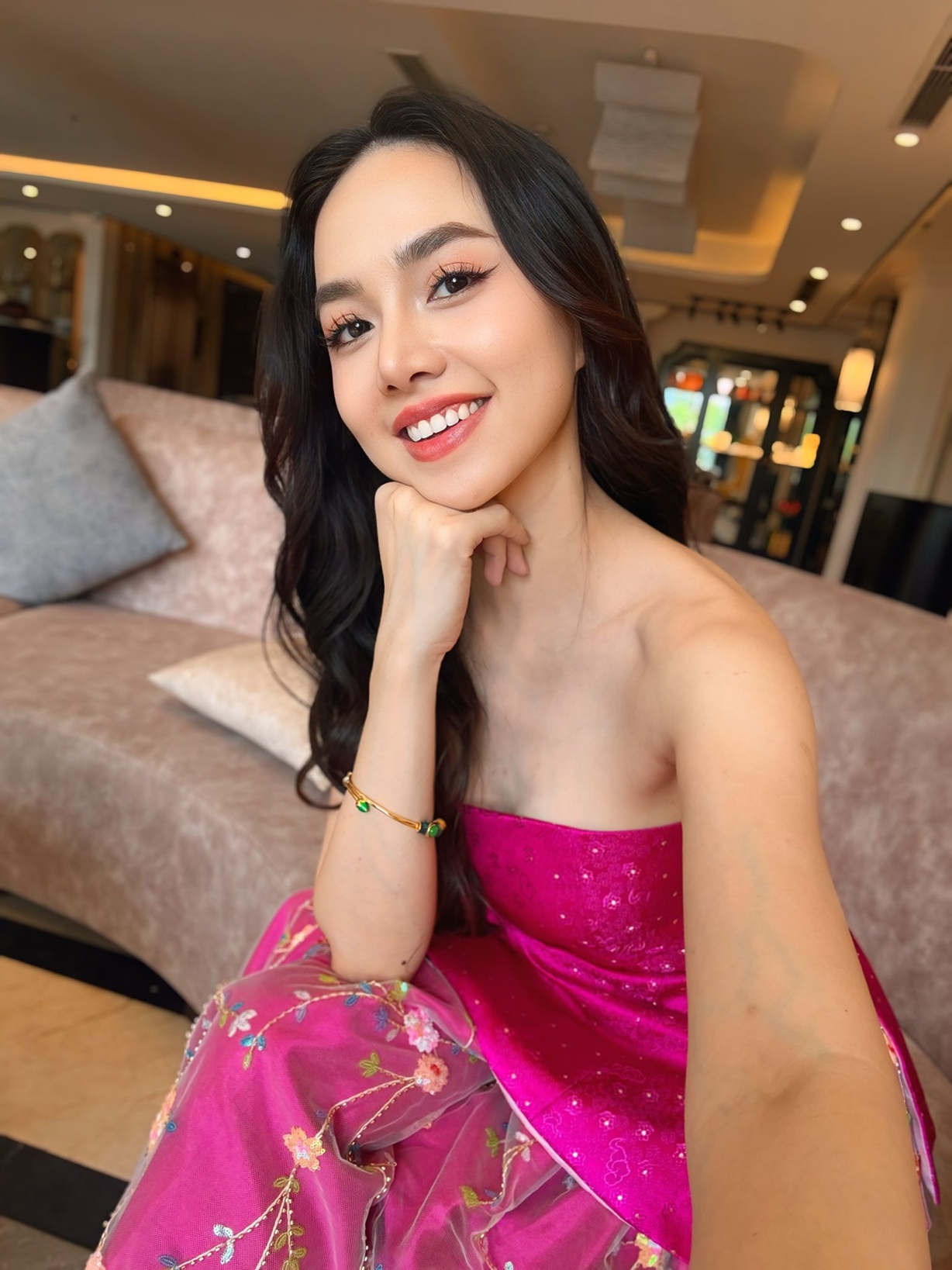 Nữ diễn vi&ecirc;n sở hữu biệt thự ở Thủ Đức, Vũng T&agrave;u, nh&agrave; quận 1: H&ocirc;n nh&acirc;n vi&ecirc;n m&atilde;n, 41 tuổi trẻ như g&aacute;i 20 - Ảnh 4.