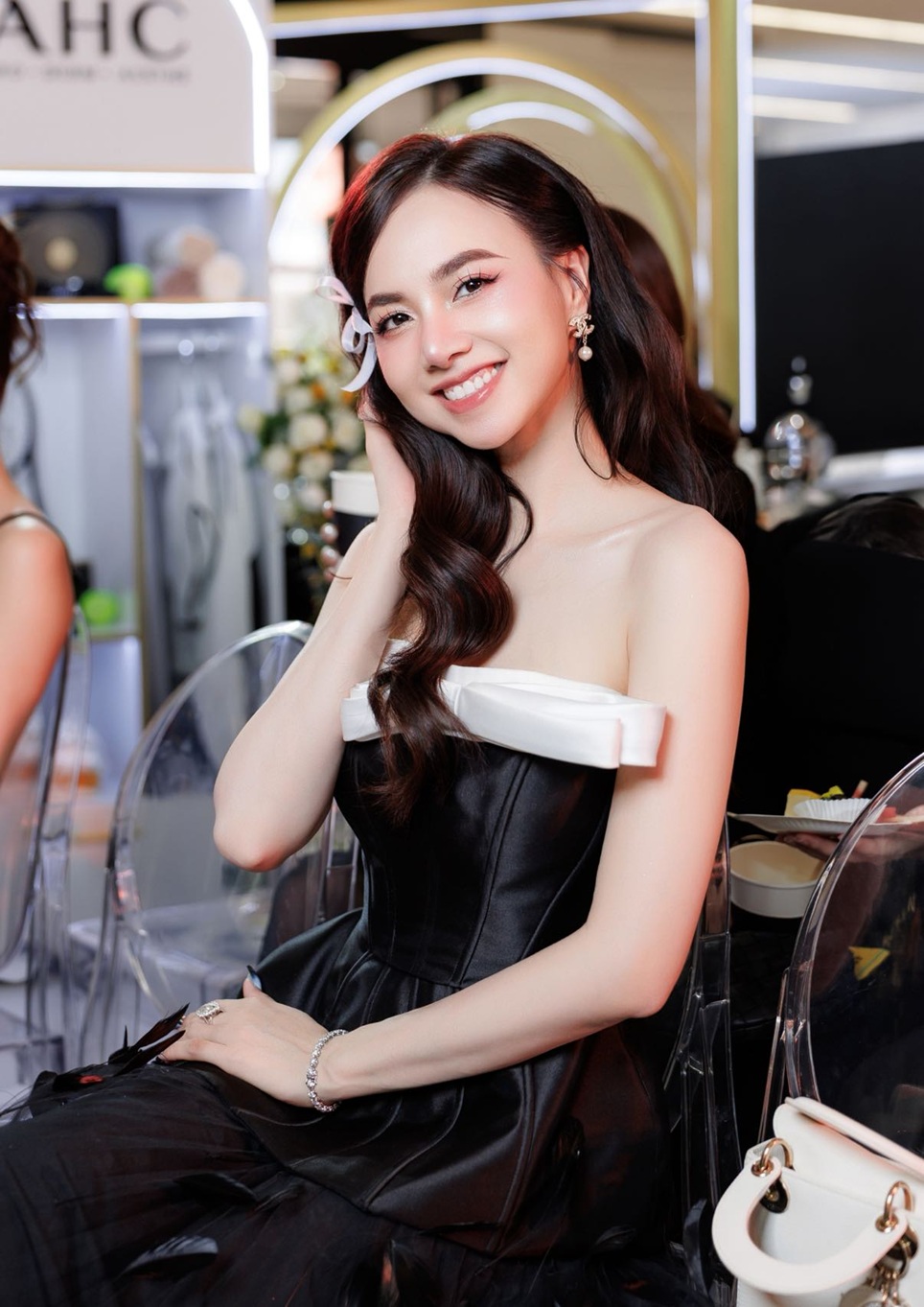 Nữ diễn vi&ecirc;n sở hữu biệt thự ở Thủ Đức, Vũng T&agrave;u, nh&agrave; quận 1: H&ocirc;n nh&acirc;n vi&ecirc;n m&atilde;n, 41 tuổi trẻ như g&aacute;i 20 - Ảnh 1.