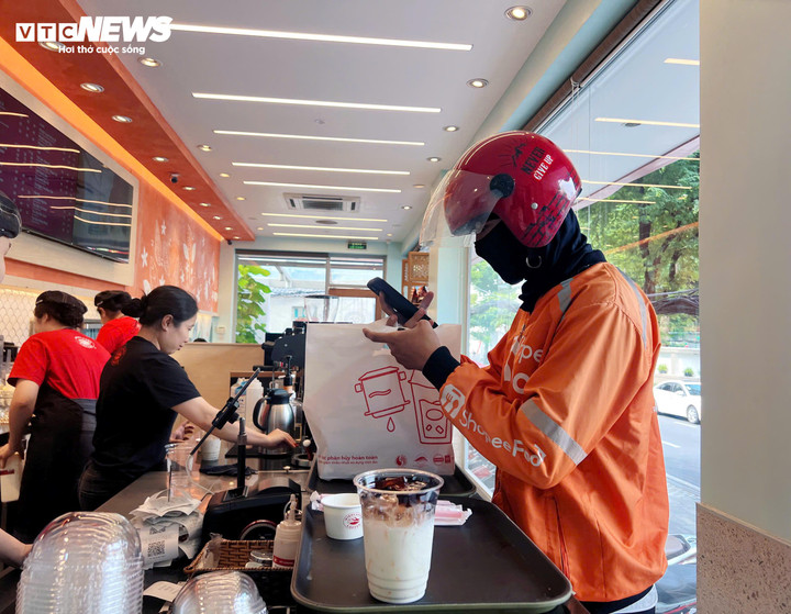 Làm việc xuyên Tết Dương lịch để có thêm thu nhập, bớt lo chi tiêu - Ảnh 3.