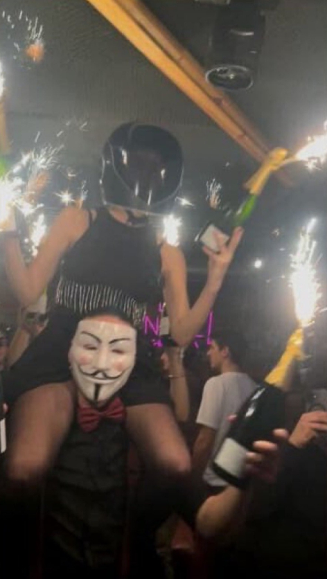 Thảm kịch đêm giao thừa: 155 người thương vong trong vụ nổ quán bar - Ảnh 2.