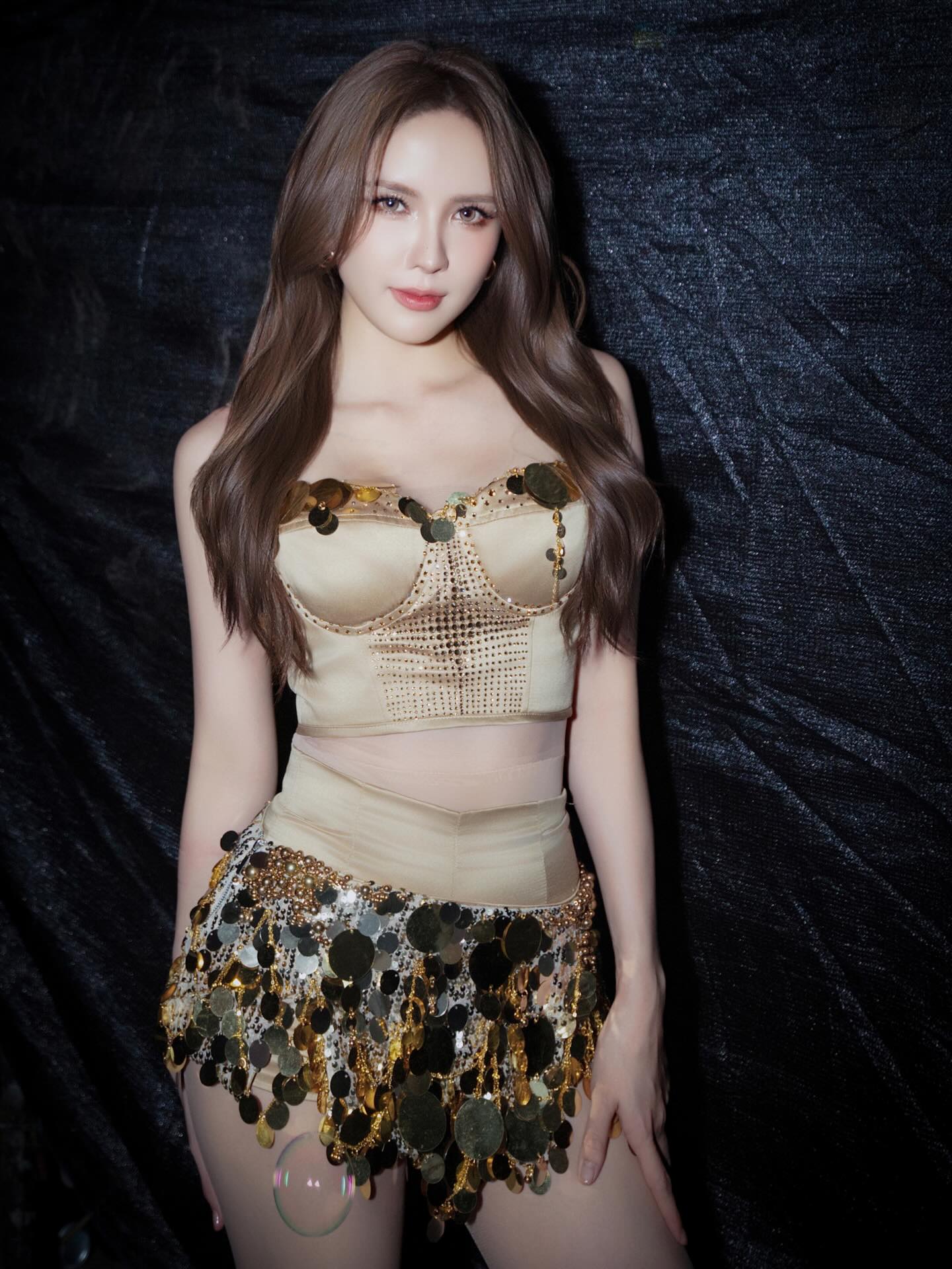 &ldquo;Cặp kiếm&rdquo; kh&ocirc;ng g&oacute;c n&agrave;o d&igrave;m nổi của Thiều Bảo Tr&acirc;m- Ảnh 7.