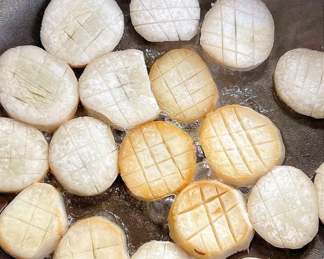 Loại rau m&ugrave;a đ&ocirc;ng nhất định phải ăn: 1 miếng th&ocirc;i đ&atilde; chứa 18 loại axit amin, gi&uacute;p bổ tỳ vị, tăng cường miễn dịch- Ảnh 2.