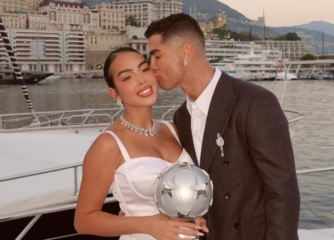 Ronaldo cưới c&ocirc; g&aacute;i nh&agrave; ngh&egrave;o, đ&aacute;m cưới được mong chờ nhất năm 2026- Ảnh 1.