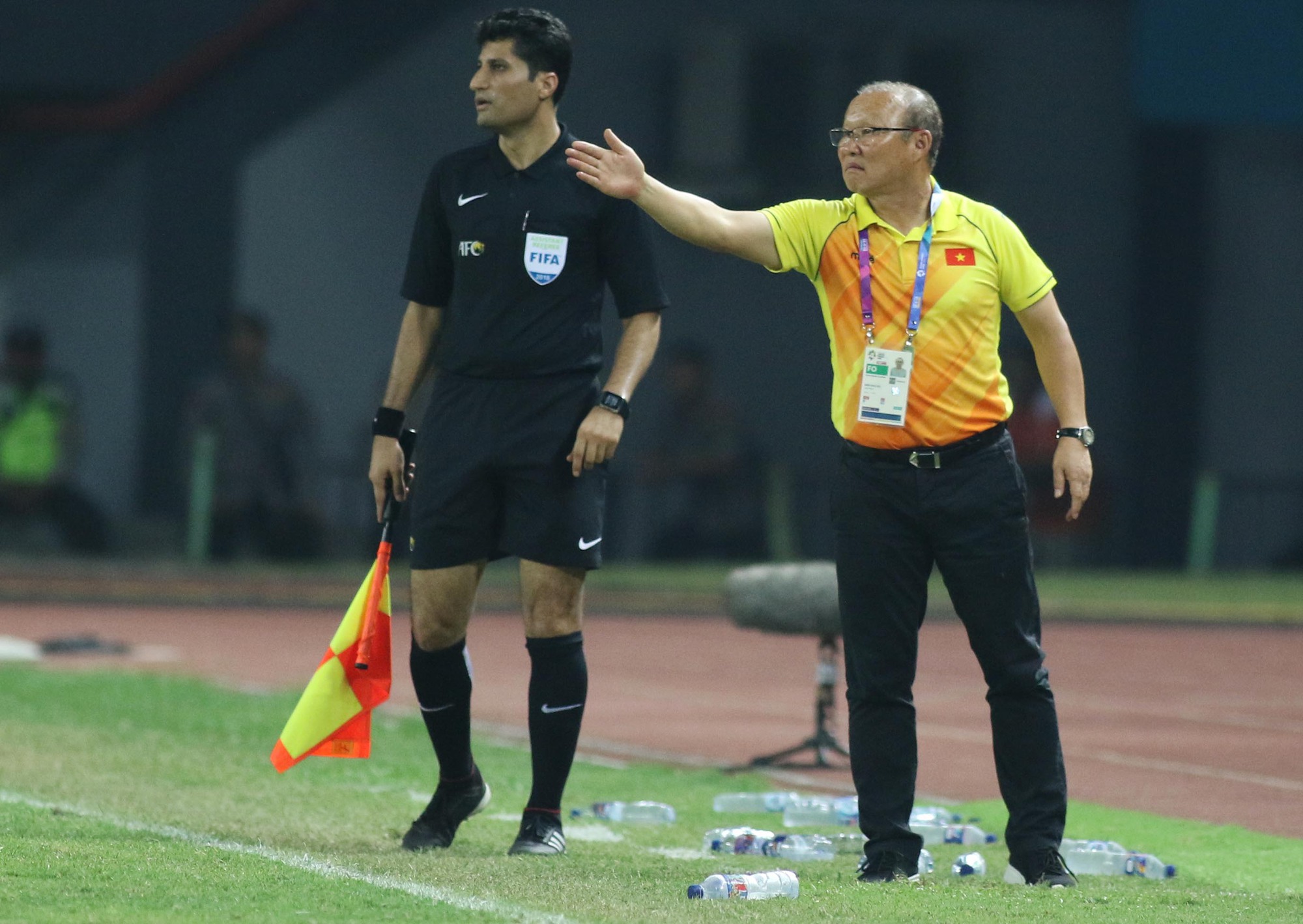 Giải châu Á: HLV Kim Sang-sik học “tuyệt chiêu” của thầy Park để tạo nên kỳ tích? - Ảnh 1.