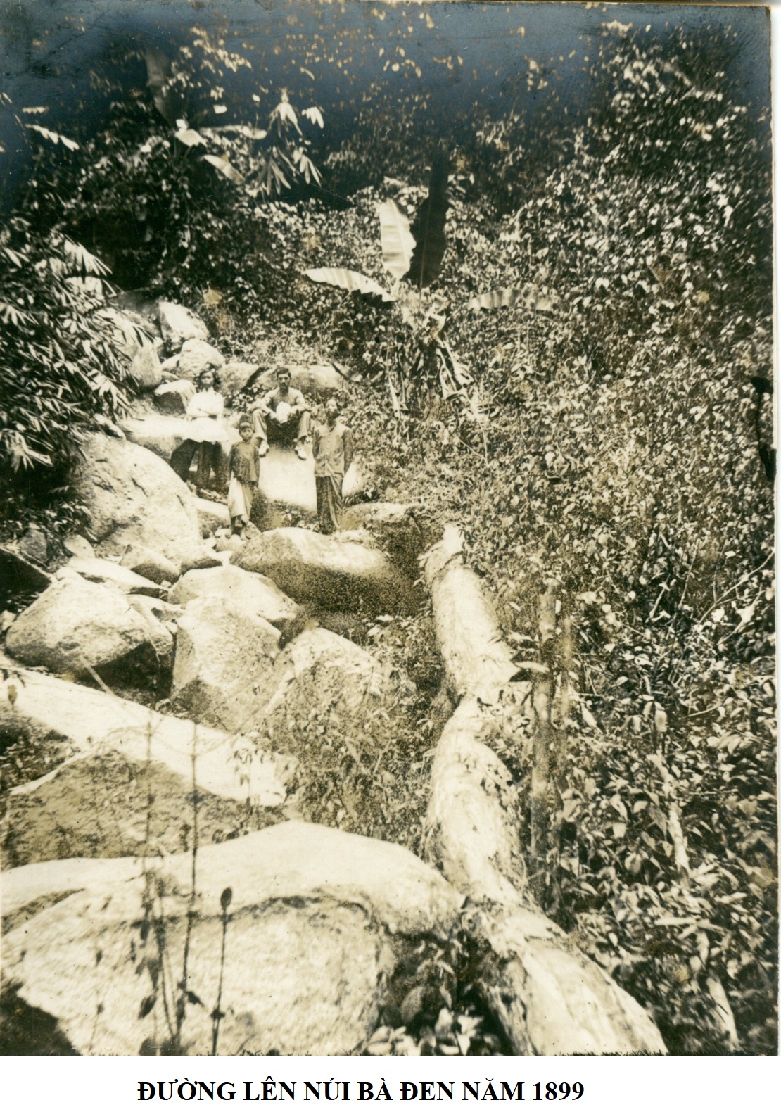 Đường lên núi xưa