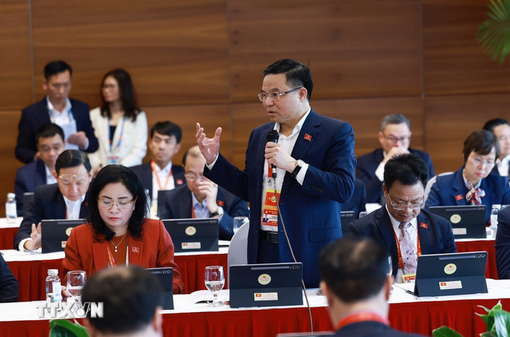 Đại biểu thảo luận c&aacute;c văn kiện Đại hội Đảng XIV tại Đo&agrave;n - Ảnh 14.