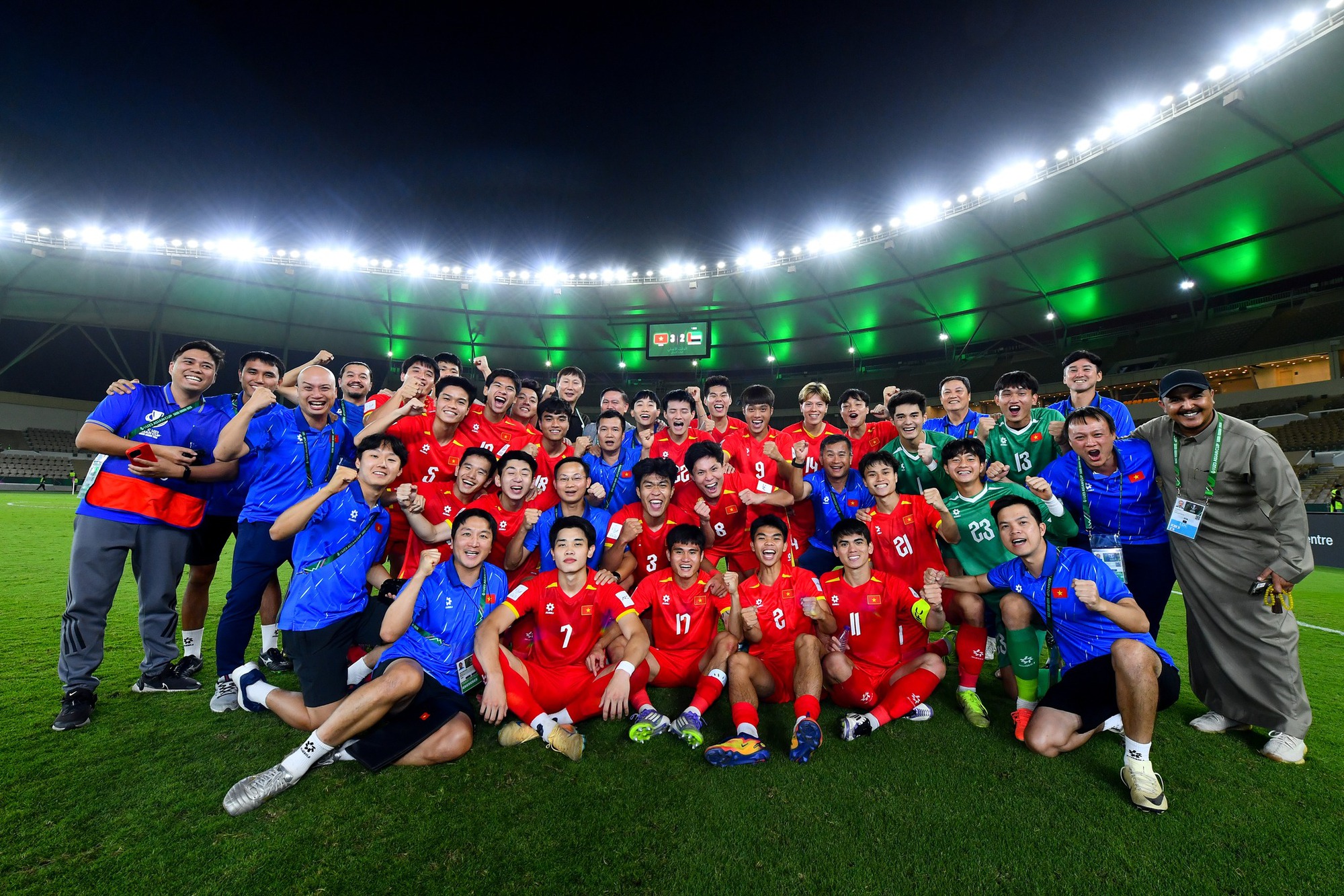 C&ocirc;ng ty cho nh&acirc;n vi&ecirc;n nghỉ sớm cổ vũ U23 Việt Nam đấu U23 Trung Quốc, tặng th&ecirc;m suất thịt kho t&agrave;u g&acirc;y sốt MXH- Ảnh 1.