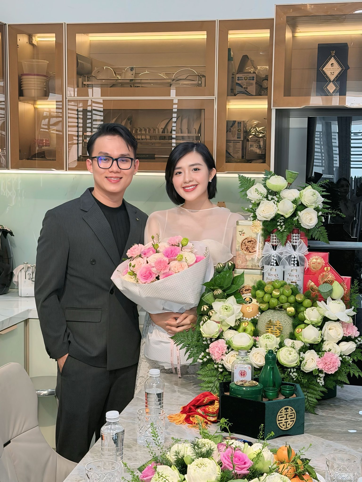 Á hậu ở Người Ấy Là Ai thông báo cưới, chú rể Công Vinh bảnh ghê!- Ảnh 5.