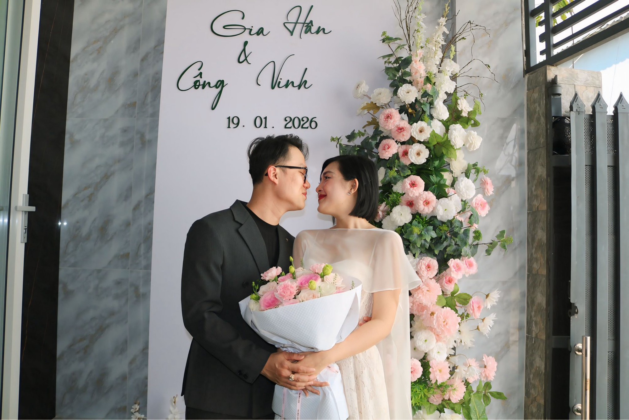 Á hậu ở Người Ấy Là Ai thông báo cưới, chú rể Công Vinh bảnh ghê!- Ảnh 6.