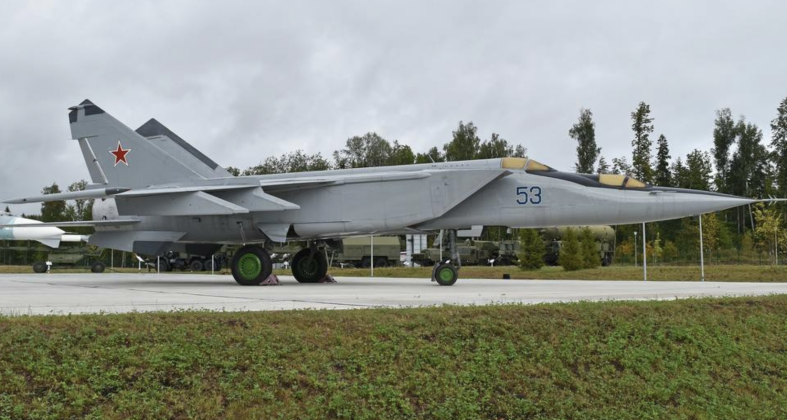 Nga ph&aacute;t triển m&aacute;y bay kh&ocirc;ng người l&aacute;i Predator s&aacute;nh ngang huyền thọai MiG - 25 r - Ảnh 1.