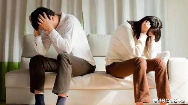 Bố chồng c&oacute; tiền tỷ vẫn kh&ocirc;ng gi&uacute;p con trai, con d&acirc;u đến hỏi cho ra lẽ: Vừa bước v&agrave;o nh&agrave; đ&atilde; chết lặng - Ảnh 1.