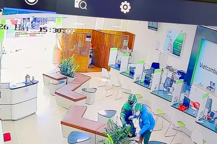 Cướp ng&acirc;n h&agrave;ng t&aacute;o tợn tại gia Lai: Điều tra vụ việc tại phường Hội Ph&uacute; - Ảnh 1.