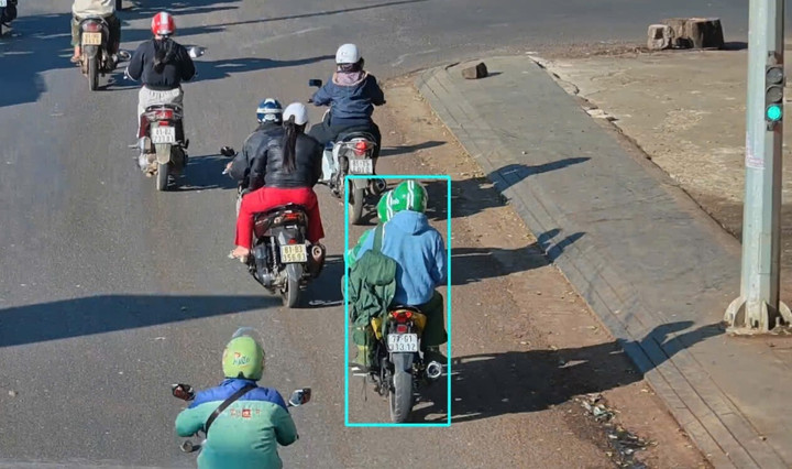 Nhận diện kẻ cướp ngân hàng Vietcombank ở Gia Lai , chiếm đoạt hơn 1 , 8 tỷ đồng - Ảnh 1.