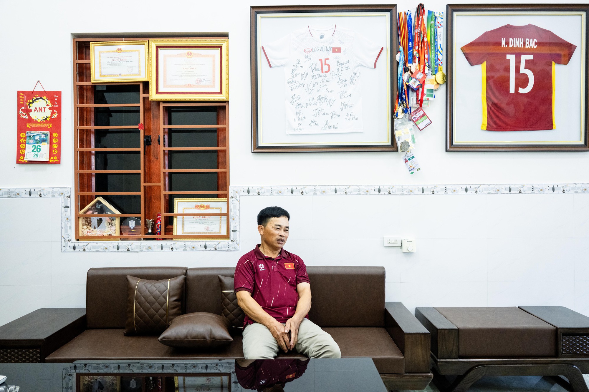 Mẹ Đ&igrave;nh Bắc kh&ocirc;ng d&aacute;m xem con trai thi đấu b&aacute;n kết U23 ch&acirc;u &Aacute;, l&yacute; do ph&iacute;a sau khiến ai cũng rưng rưng- Ảnh 1.