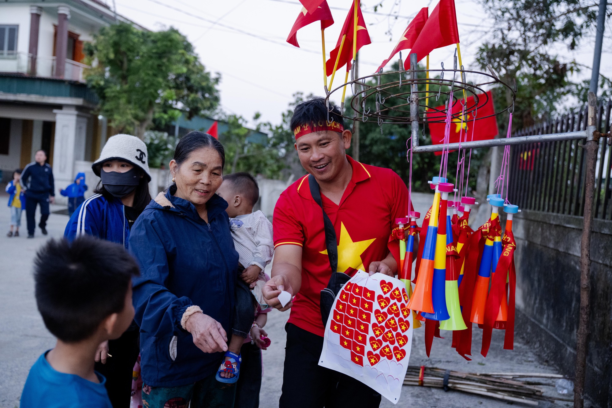 Mẹ Đ&igrave;nh Bắc kh&ocirc;ng d&aacute;m xem con trai thi đấu b&aacute;n kết U23 ch&acirc;u &Aacute;, l&yacute; do ph&iacute;a sau khiến ai cũng rưng rưng- Ảnh 5.