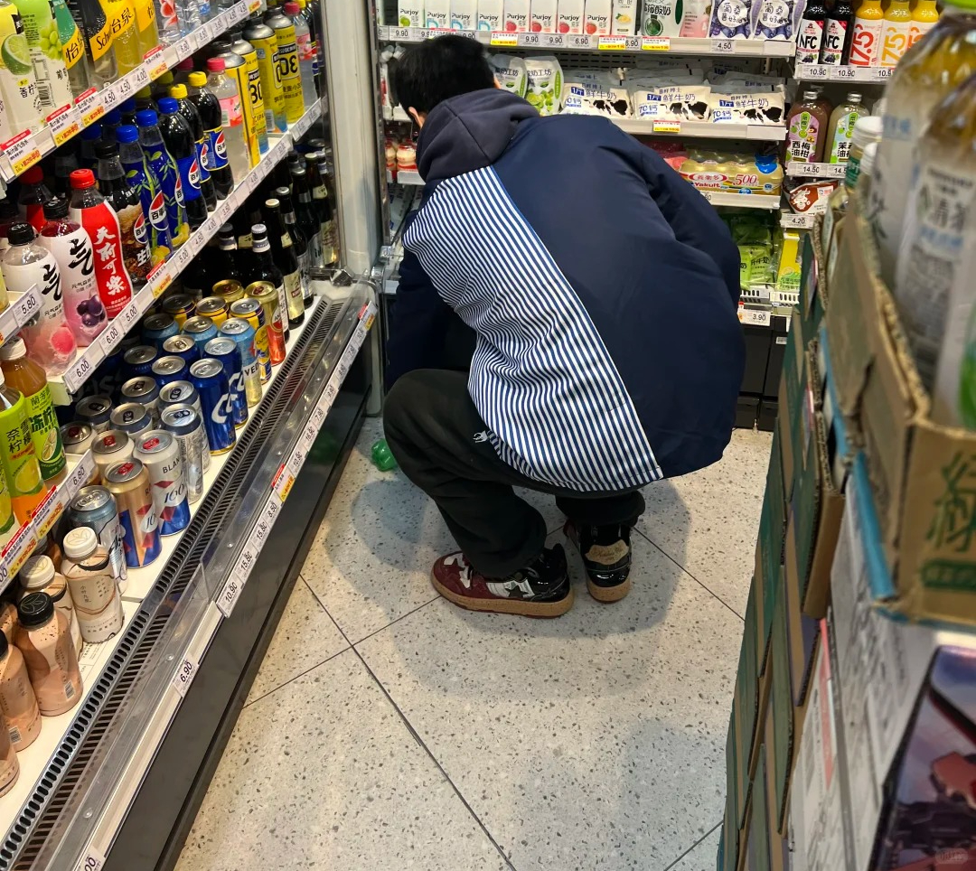 Lương 15 triệu, gửi tiết kiệm 20 năm, đến ng&agrave;y r&uacute;t 1,2 tỷ x&acirc;y nh&agrave;, ng&acirc;n h&agrave;ng n&oacute;i: "Anh chưa từng mở sổ ở đ&acirc;y"- Ảnh 1.