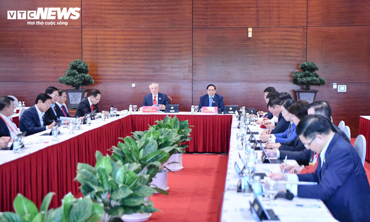 Đại biểu thảo luận c&aacute;c văn kiện Đại hội Đảng XIV tại Đo&agrave;n - Ảnh 4.