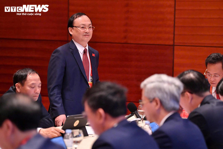 Đại biểu thảo luận c&aacute;c văn kiện Đại hội Đảng XIV tại Đo&agrave;n - Ảnh 10.