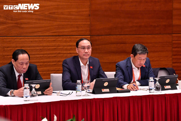 Đại biểu thảo luận c&aacute;c văn kiện Đại hội Đảng XIV tại Đo&agrave;n - Ảnh 13.