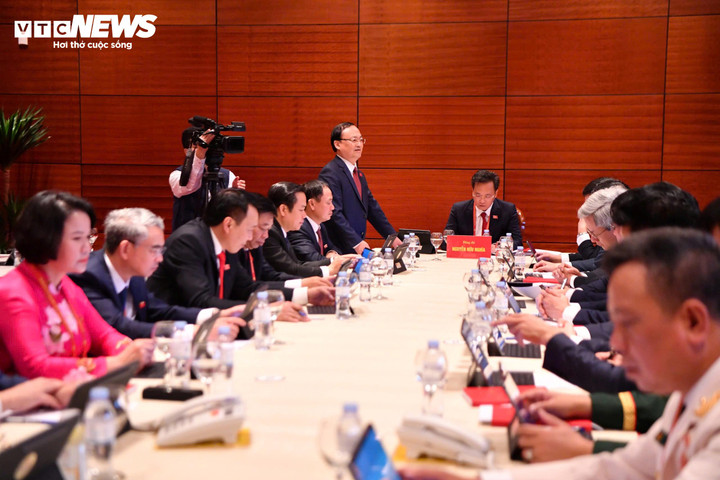 Đại biểu thảo luận c&aacute;c văn kiện Đại hội Đảng XIV tại Đo&agrave;n - Ảnh 11.